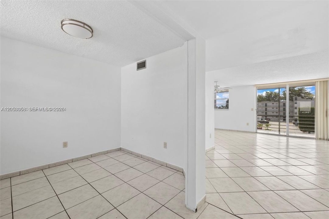 В аренду: $2,500 (3 спален, 2 ванн, 1328 Квадратных фут)