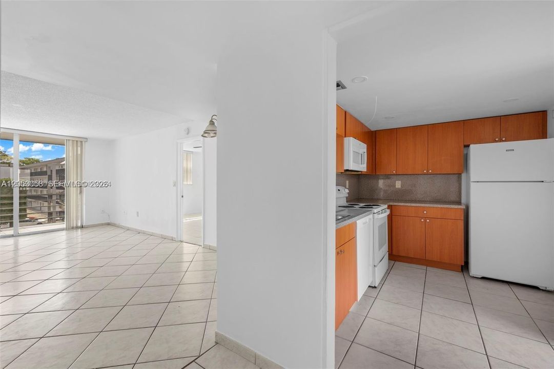 В аренду: $2,500 (3 спален, 2 ванн, 1328 Квадратных фут)