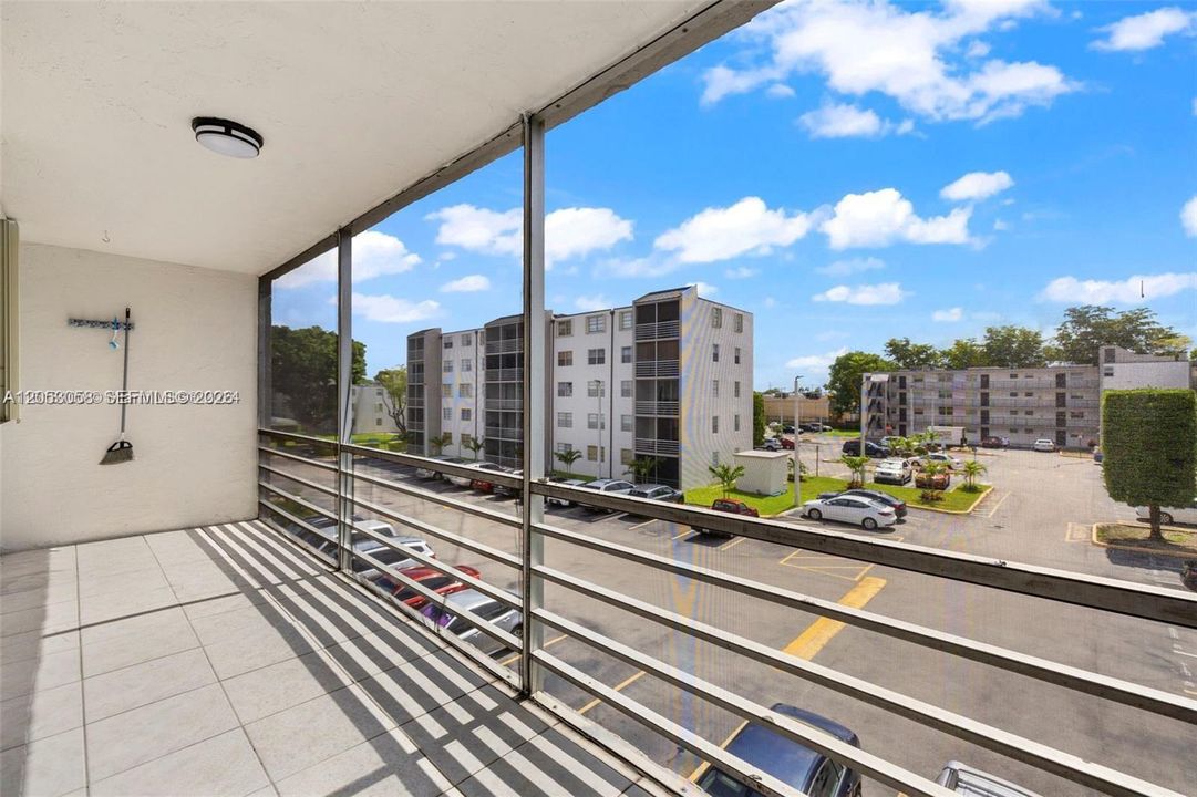 В аренду: $2,500 (3 спален, 2 ванн, 1328 Квадратных фут)