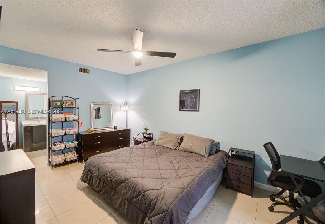 En Venta: $345,000 (3 camas, 2 baños, 1260 Pies cuadrados)
