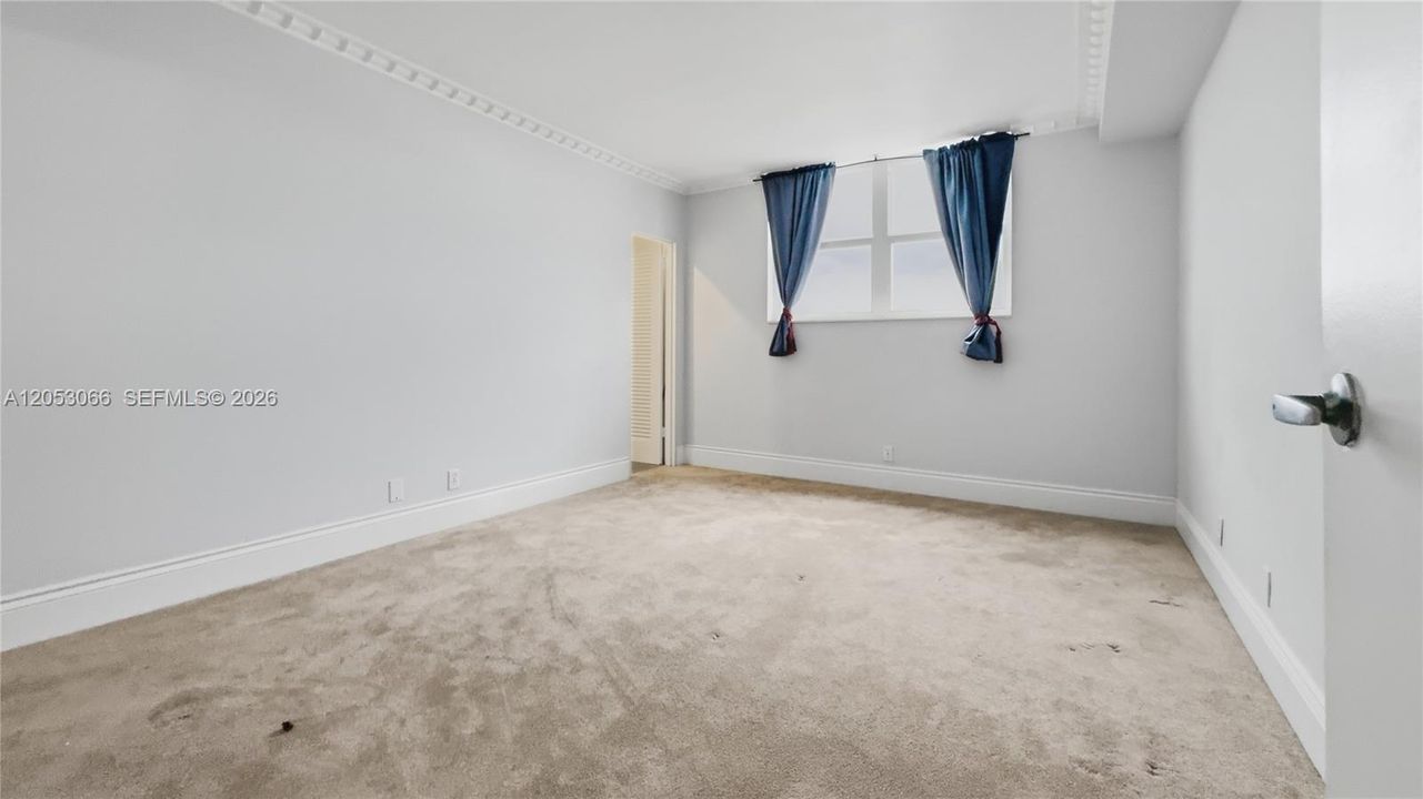 待售: $297,000 (1 贝兹, 1 浴室, 906 平方英尺)