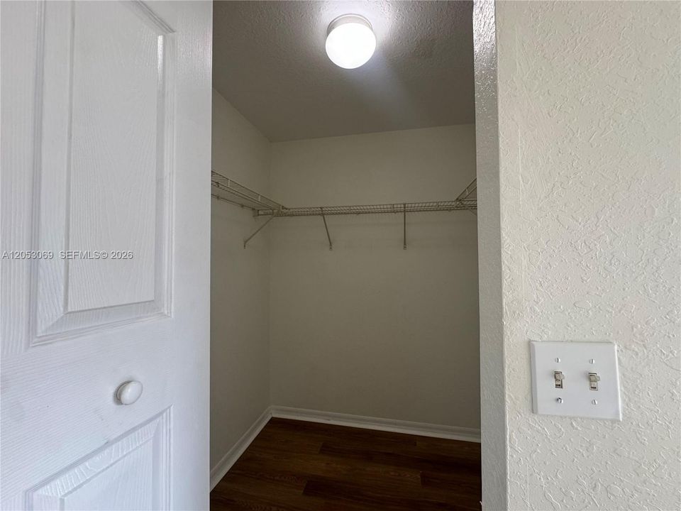 Recently Rented: $2,975 (3 beds, 3 baths, 1930 Square Feet)