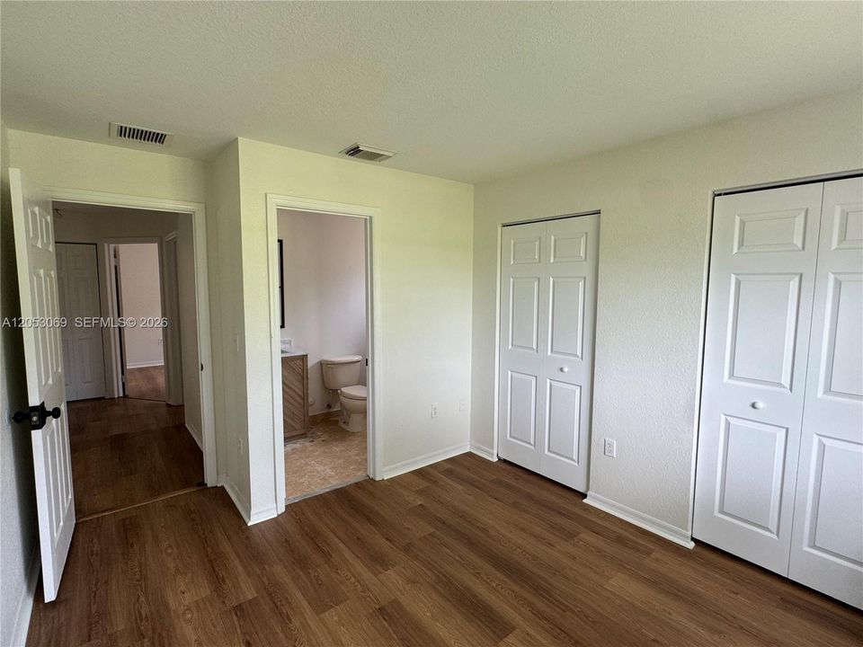 Recently Rented: $2,975 (3 beds, 3 baths, 1930 Square Feet)