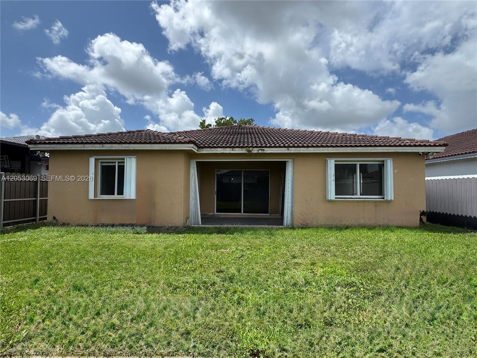 Recently Rented: $2,975 (3 beds, 3 baths, 1930 Square Feet)