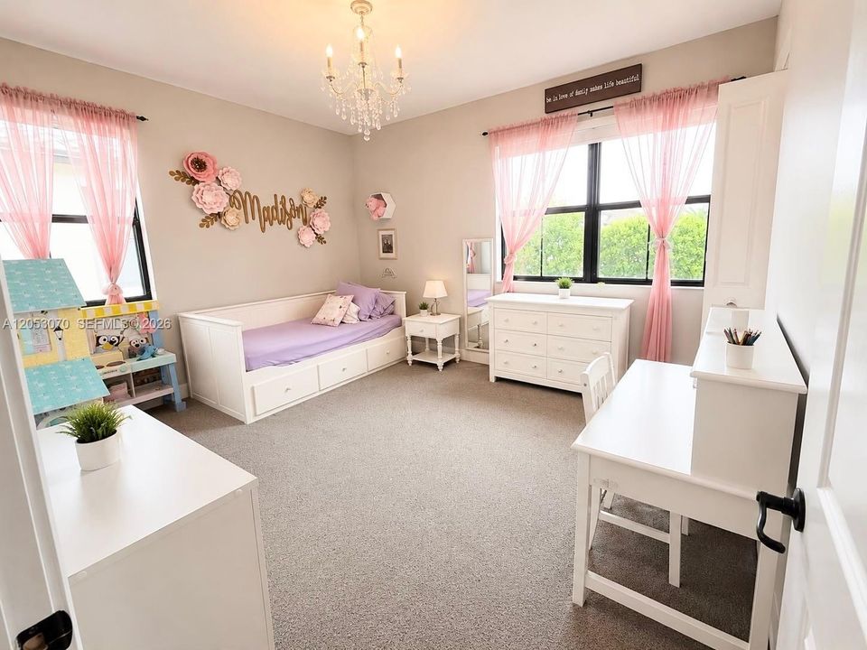 В аренду: $4,600 (4 спален, 2 ванн, 2359 Квадратных фут)
