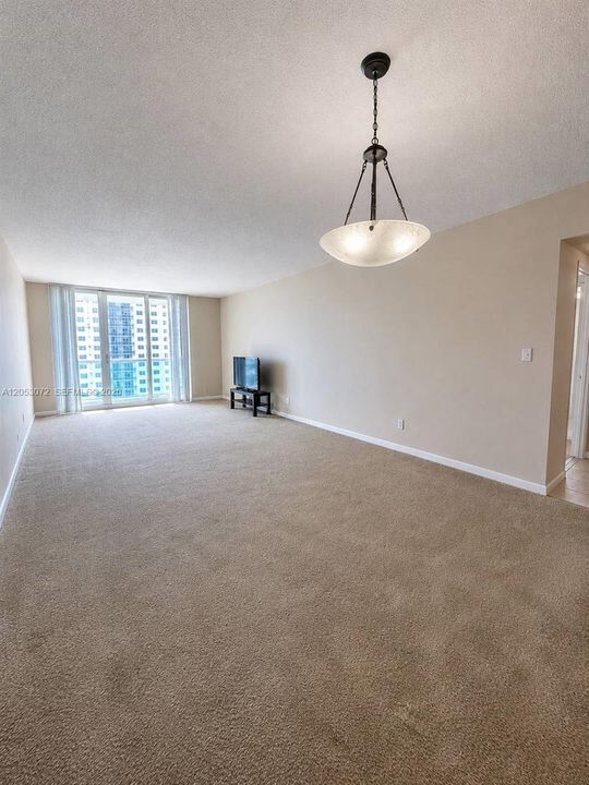 For Rent: $1,800 (1 beds, 1 baths, 1005 Square Feet)