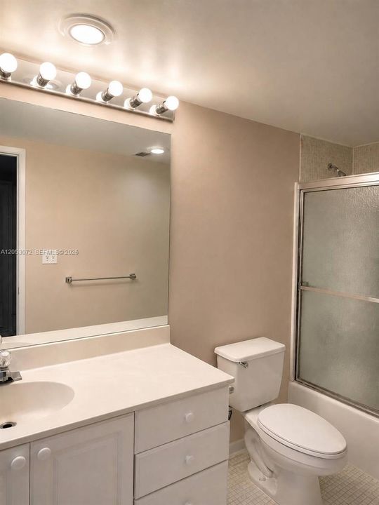 For Rent: $1,800 (1 beds, 1 baths, 1005 Square Feet)