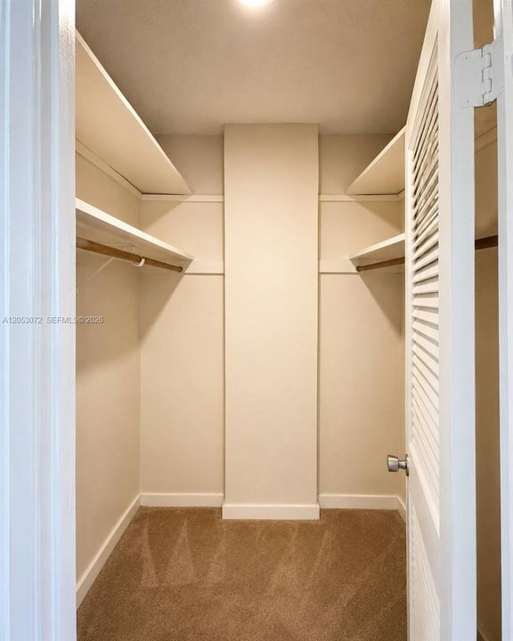 For Rent: $1,800 (1 beds, 1 baths, 1005 Square Feet)