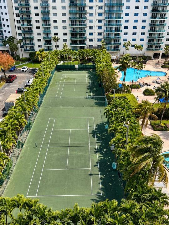 For Rent: $1,800 (1 beds, 1 baths, 1005 Square Feet)
