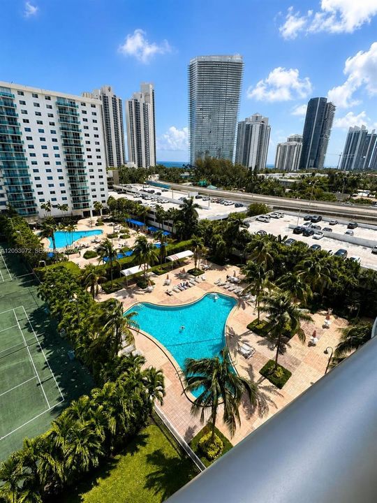 For Rent: $1,800 (1 beds, 1 baths, 1005 Square Feet)