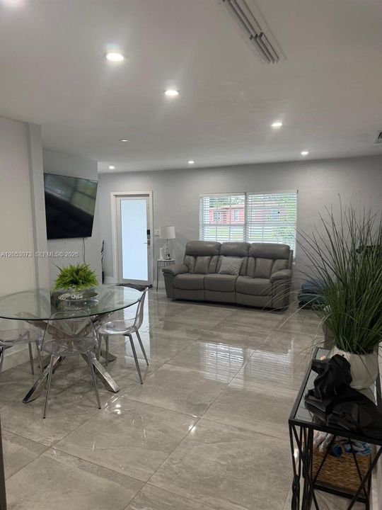 For Sale: $529,900 (3 beds, 2 baths, 1022 Square Feet)