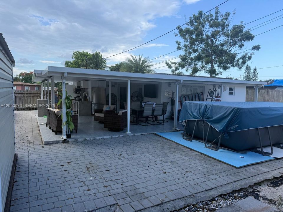 For Sale: $529,900 (3 beds, 2 baths, 1022 Square Feet)