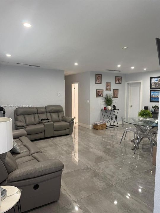 For Sale: $529,900 (3 beds, 2 baths, 1022 Square Feet)