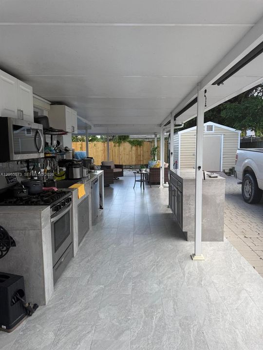 For Sale: $529,900 (3 beds, 2 baths, 1022 Square Feet)