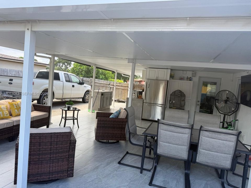 For Sale: $529,900 (3 beds, 2 baths, 1022 Square Feet)