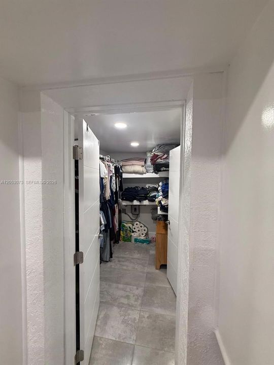 For Sale: $529,900 (3 beds, 2 baths, 1022 Square Feet)
