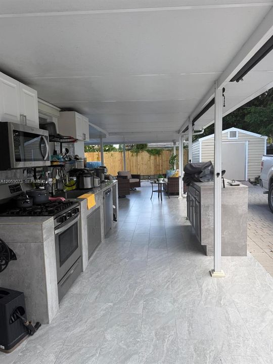 For Sale: $529,900 (3 beds, 2 baths, 1022 Square Feet)