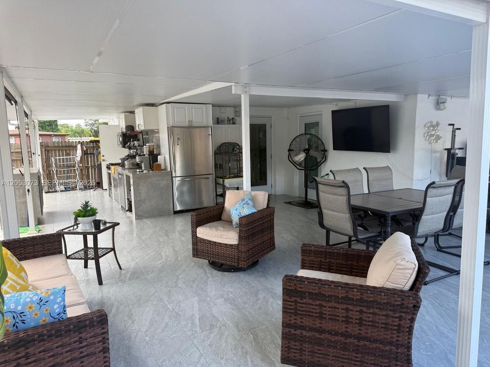 For Sale: $529,900 (3 beds, 2 baths, 1022 Square Feet)