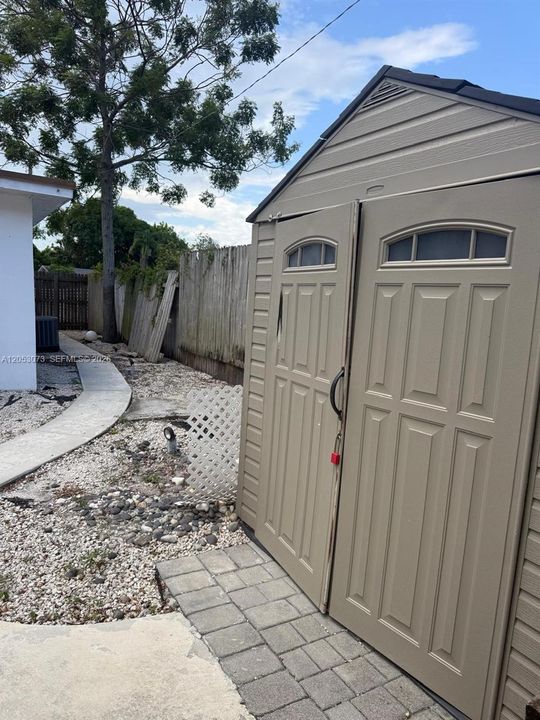 For Sale: $529,900 (3 beds, 2 baths, 1022 Square Feet)