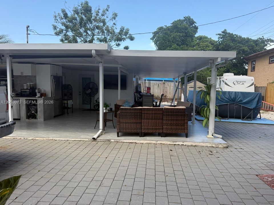 For Sale: $529,900 (3 beds, 2 baths, 1022 Square Feet)