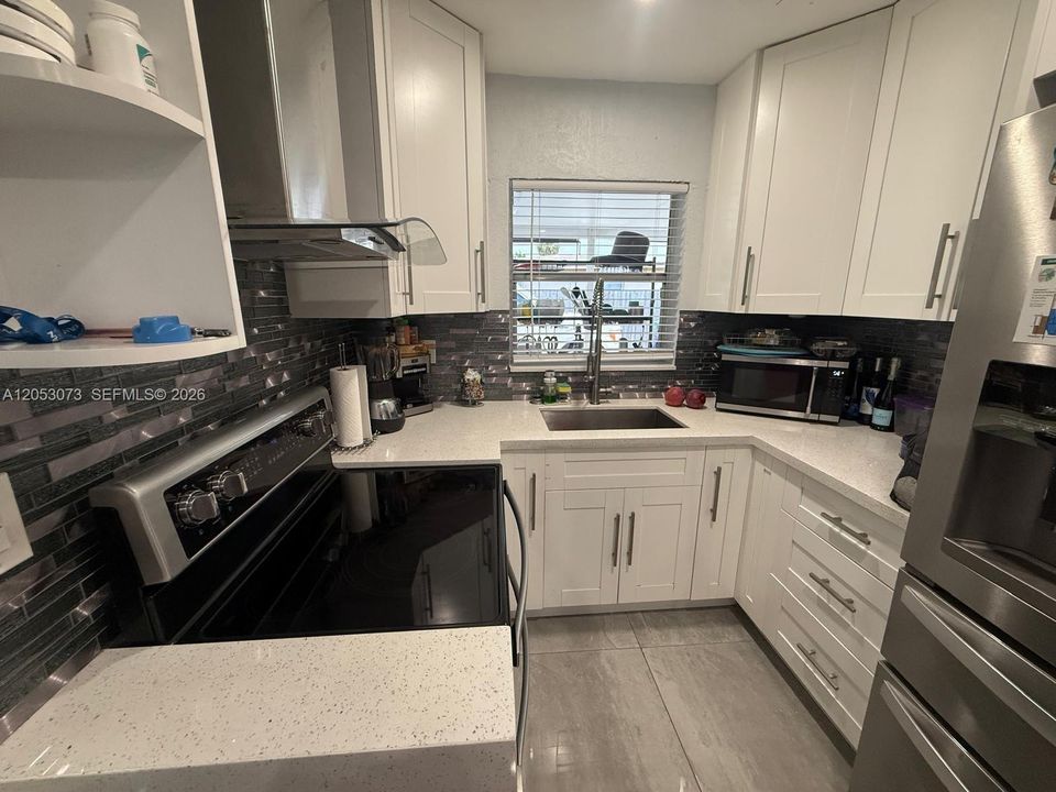 For Sale: $529,900 (3 beds, 2 baths, 1022 Square Feet)