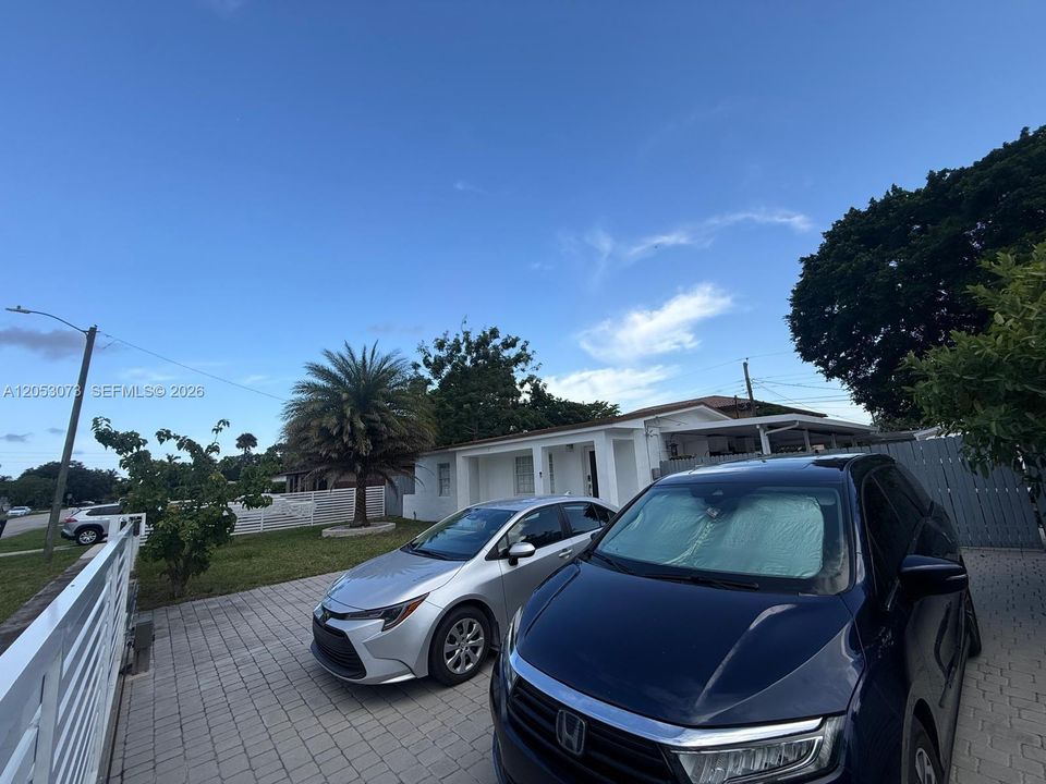 For Sale: $529,900 (3 beds, 2 baths, 1022 Square Feet)