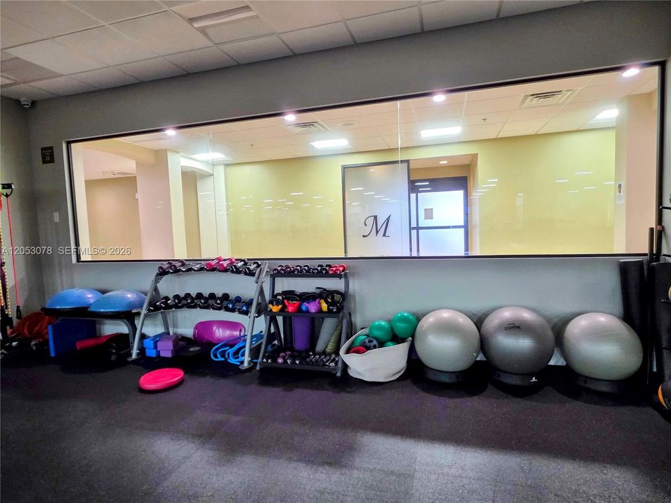 For Sale: $130,000 (2 beds, 1 baths, 819 Square Feet)