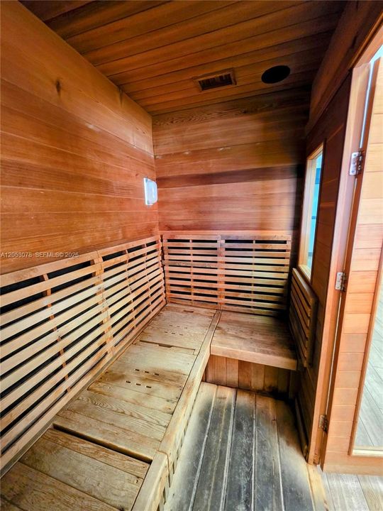 For Sale: $130,000 (2 beds, 1 baths, 819 Square Feet)