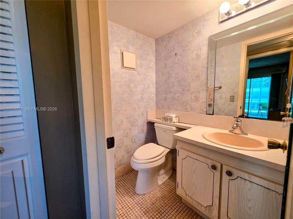 For Sale: $130,000 (2 beds, 1 baths, 819 Square Feet)