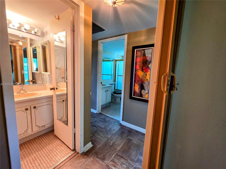 For Sale: $130,000 (2 beds, 1 baths, 819 Square Feet)