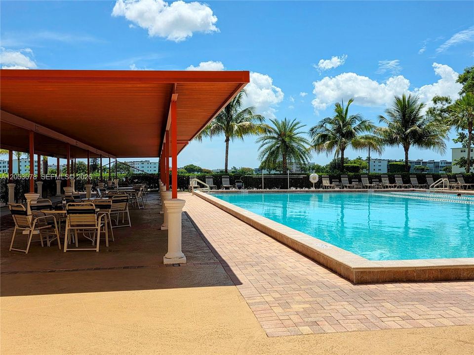 For Sale: $130,000 (2 beds, 1 baths, 819 Square Feet)