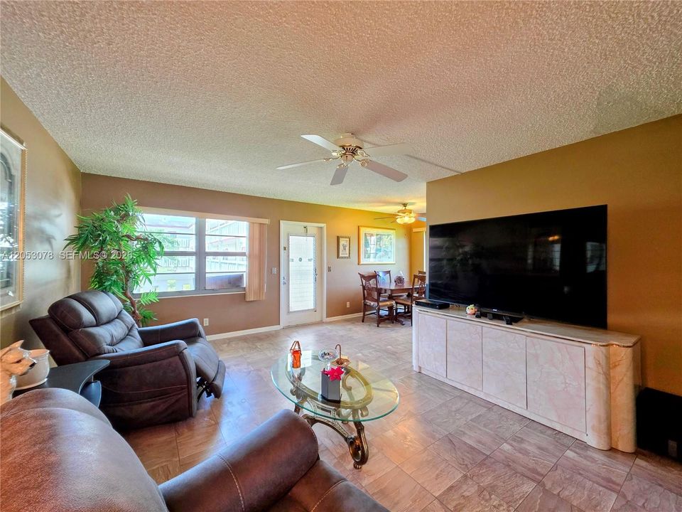 For Sale: $130,000 (2 beds, 1 baths, 819 Square Feet)