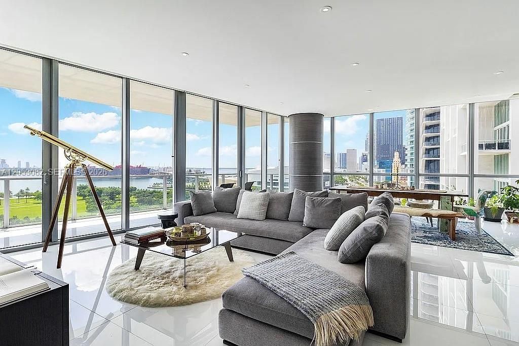 For Sale: $2,300,000 (2 beds, 2 baths, 2705 Square Feet)