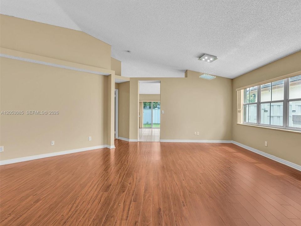 En Venta: $557,990 (3 camas, 2 baños, 1752 Pies cuadrados)