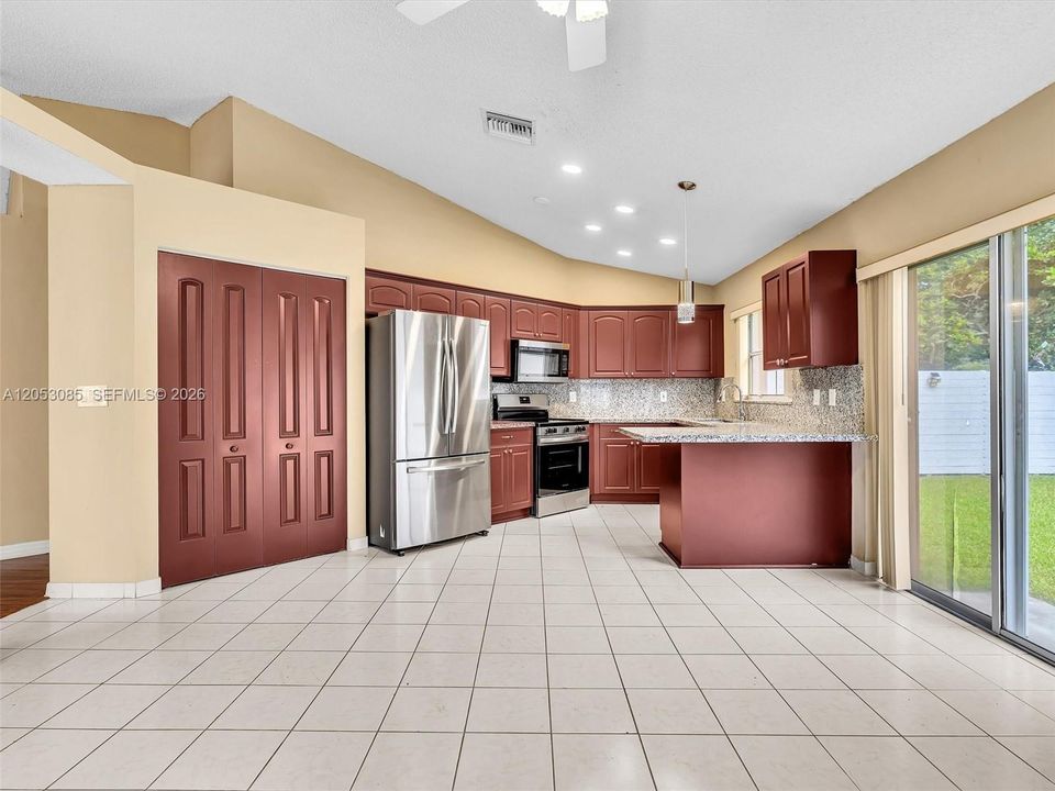 En Venta: $557,990 (3 camas, 2 baños, 1752 Pies cuadrados)