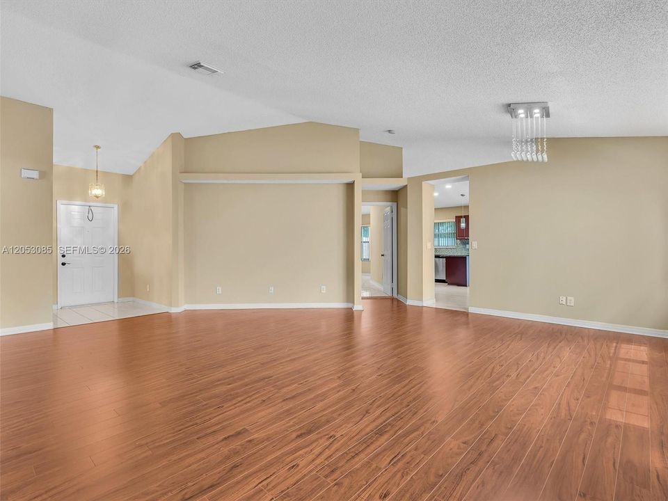 En Venta: $557,990 (3 camas, 2 baños, 1752 Pies cuadrados)