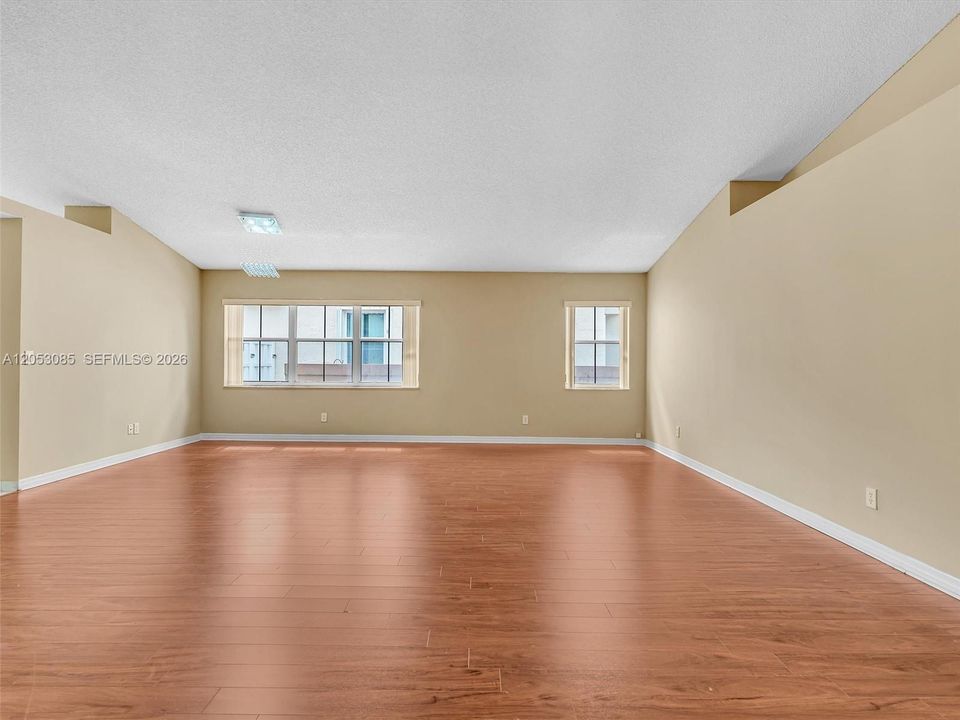 En Venta: $557,990 (3 camas, 2 baños, 1752 Pies cuadrados)