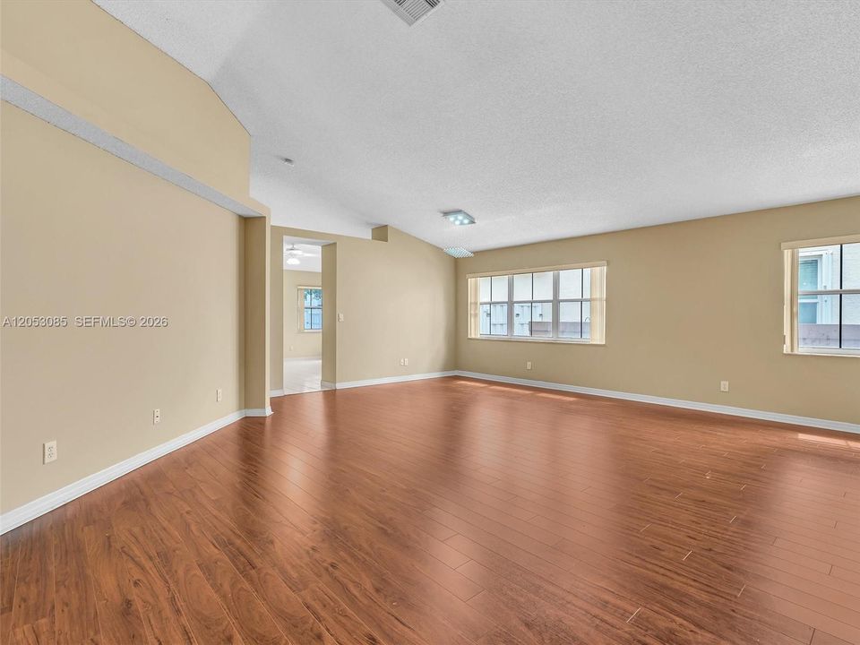 En Venta: $557,990 (3 camas, 2 baños, 1752 Pies cuadrados)