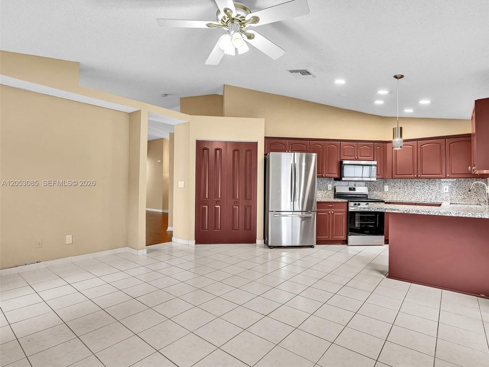En Venta: $557,990 (3 camas, 2 baños, 1752 Pies cuadrados)