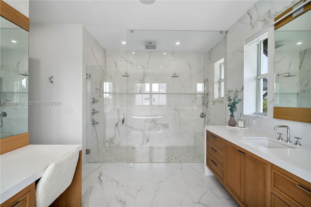 En Venta: $4,600,000 (4 camas, 5 baños, 4436 Pies cuadrados)
