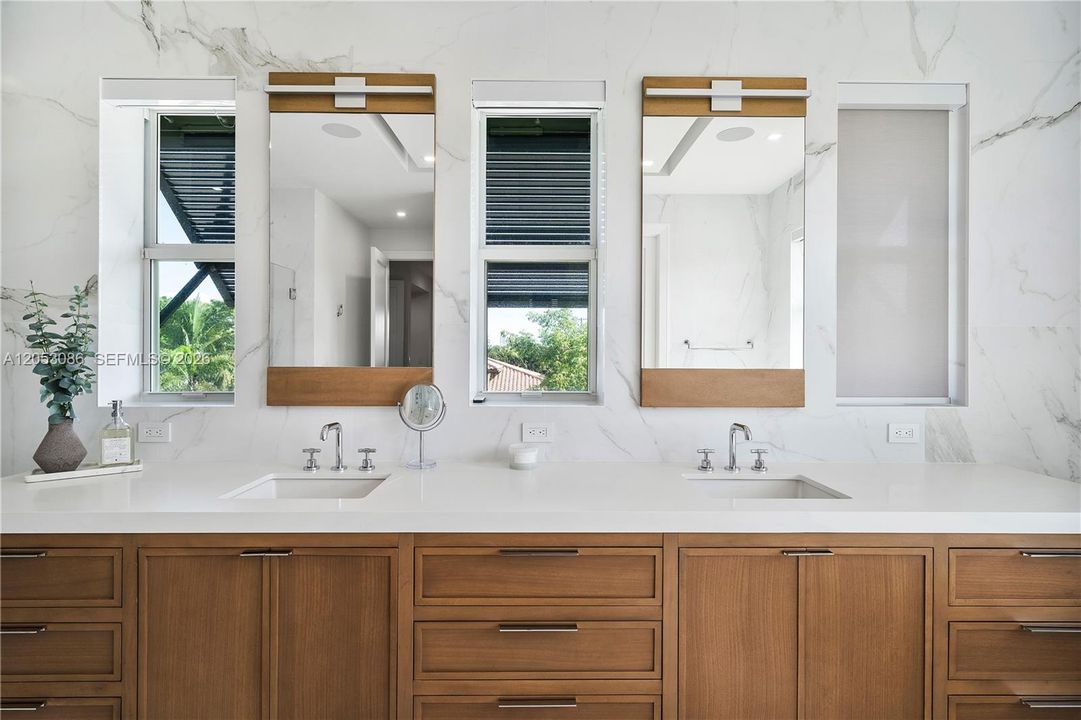 En Venta: $4,600,000 (4 camas, 5 baños, 4436 Pies cuadrados)