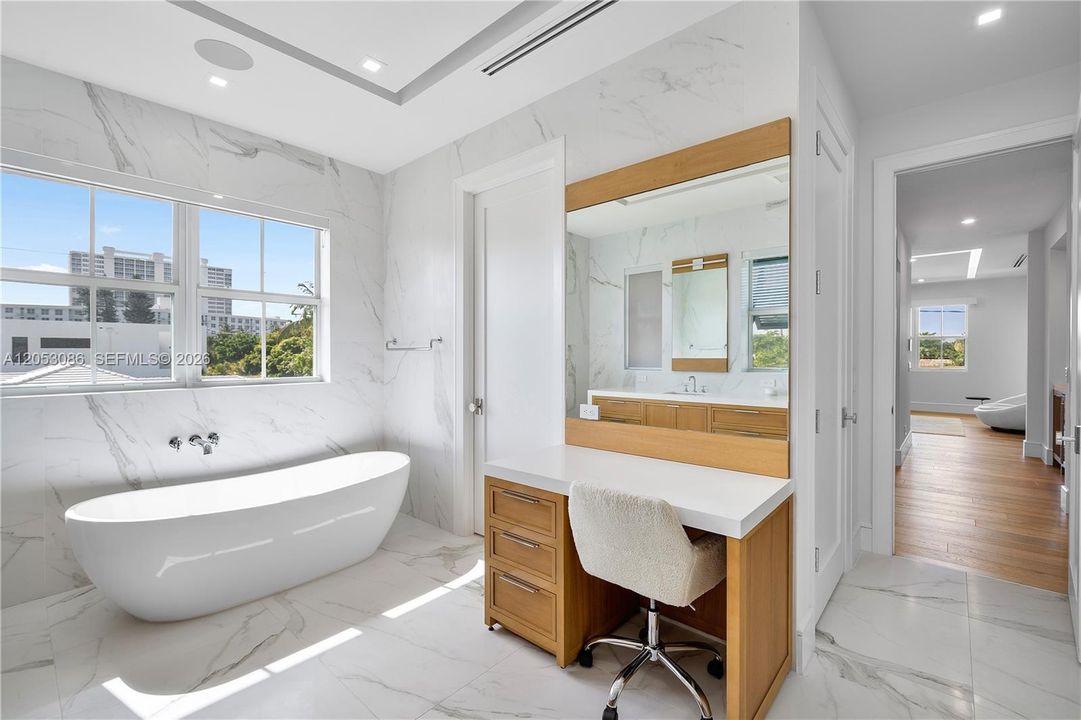 En Venta: $4,600,000 (4 camas, 5 baños, 4436 Pies cuadrados)