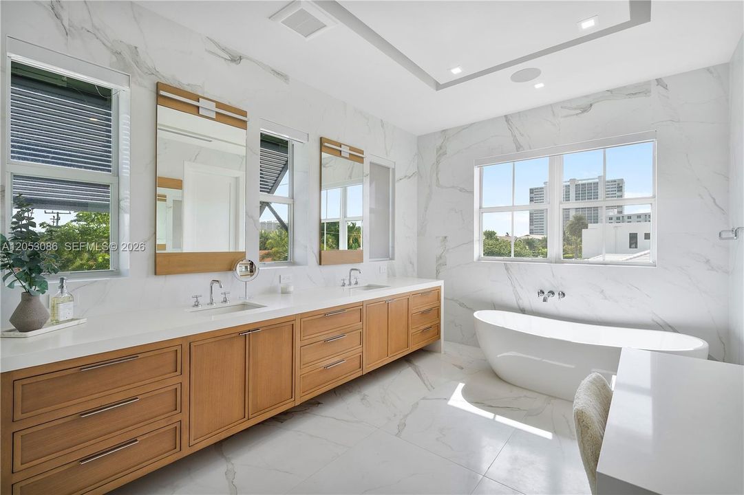 En Venta: $4,600,000 (4 camas, 5 baños, 4436 Pies cuadrados)
