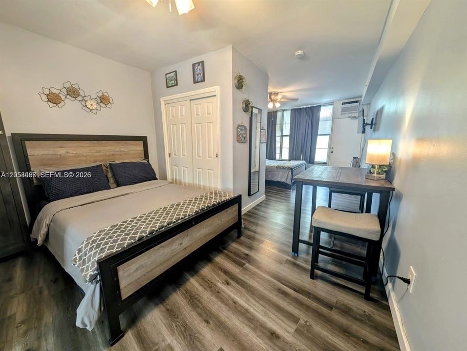 For Rent: $2,200 (0 beds, 1 baths, 400 Square Feet)