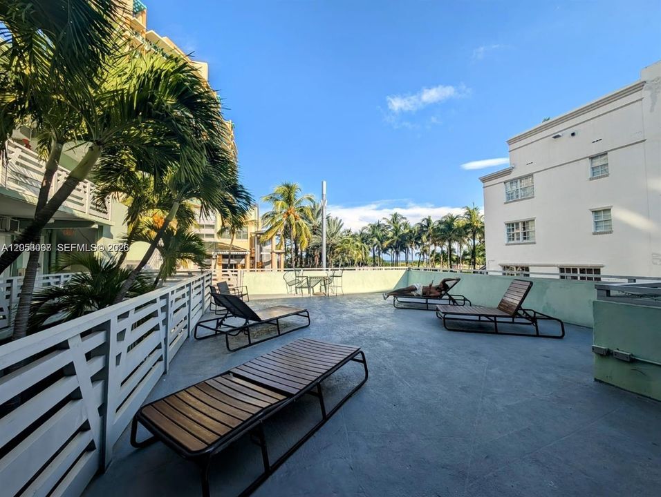 For Rent: $2,200 (0 beds, 1 baths, 400 Square Feet)