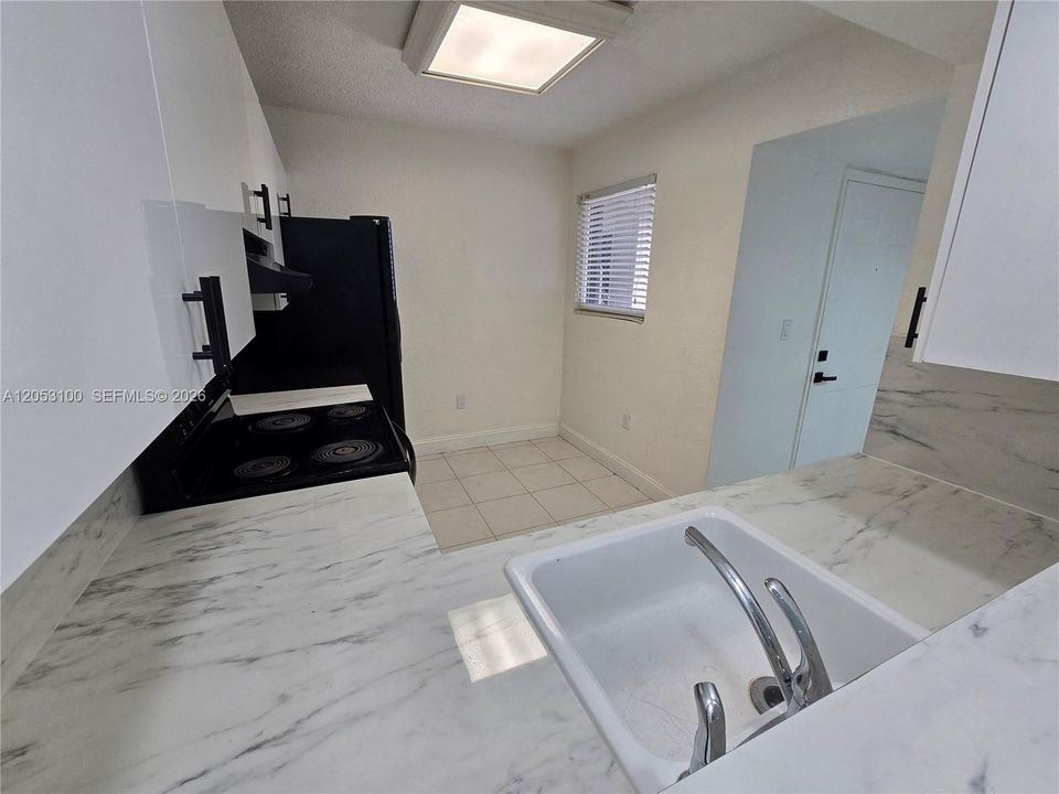 For Rent: $2,500 (2 beds, 2 baths, 970 Square Feet)