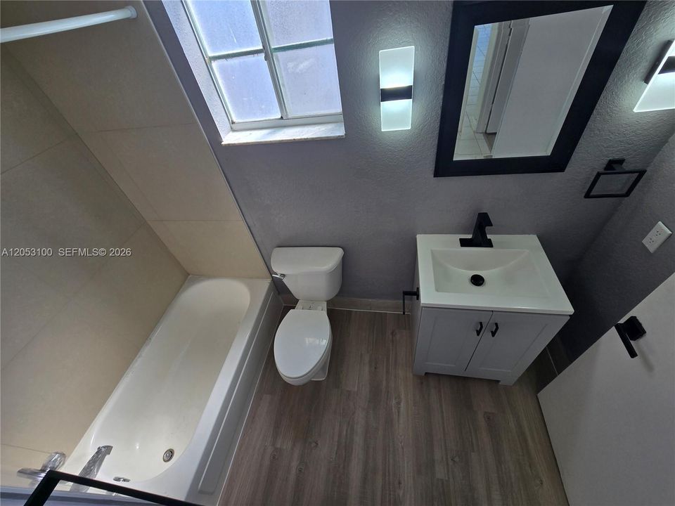 For Rent: $2,500 (2 beds, 2 baths, 970 Square Feet)