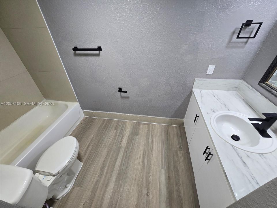 For Rent: $2,500 (2 beds, 2 baths, 970 Square Feet)