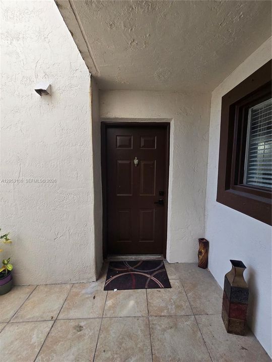 For Rent: $2,500 (2 beds, 2 baths, 970 Square Feet)