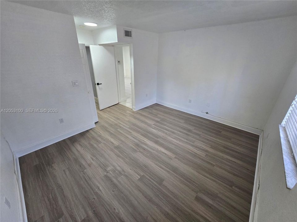 For Rent: $2,500 (2 beds, 2 baths, 970 Square Feet)